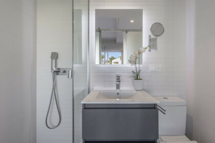 66bb6108bbe84e28c4ebeef2bf663532 - 19