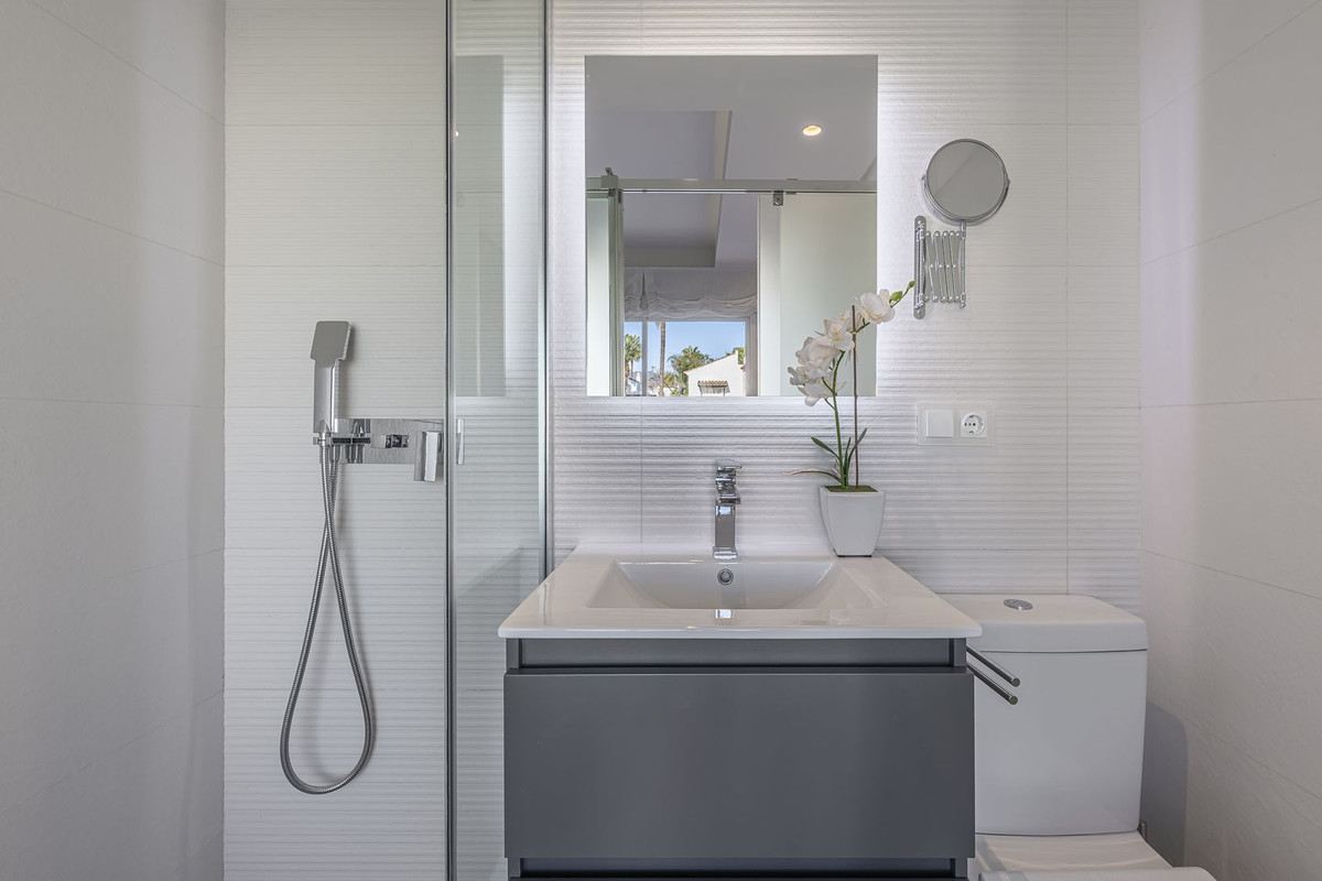 66bb6108bbe84e28c4ebeef2bf663532 - 19