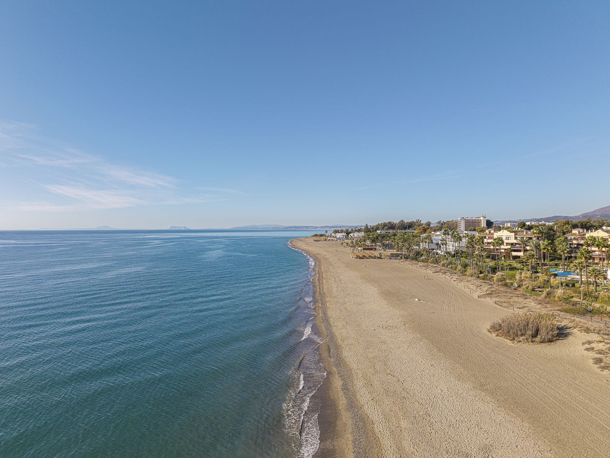 66bb6108bbe84e28c4ebeef2bf663532 - 25