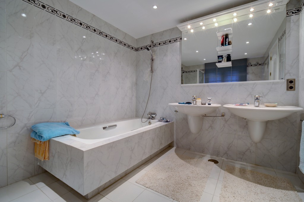 671008dfc9b6474208b2d36cfcf274b4 - 22