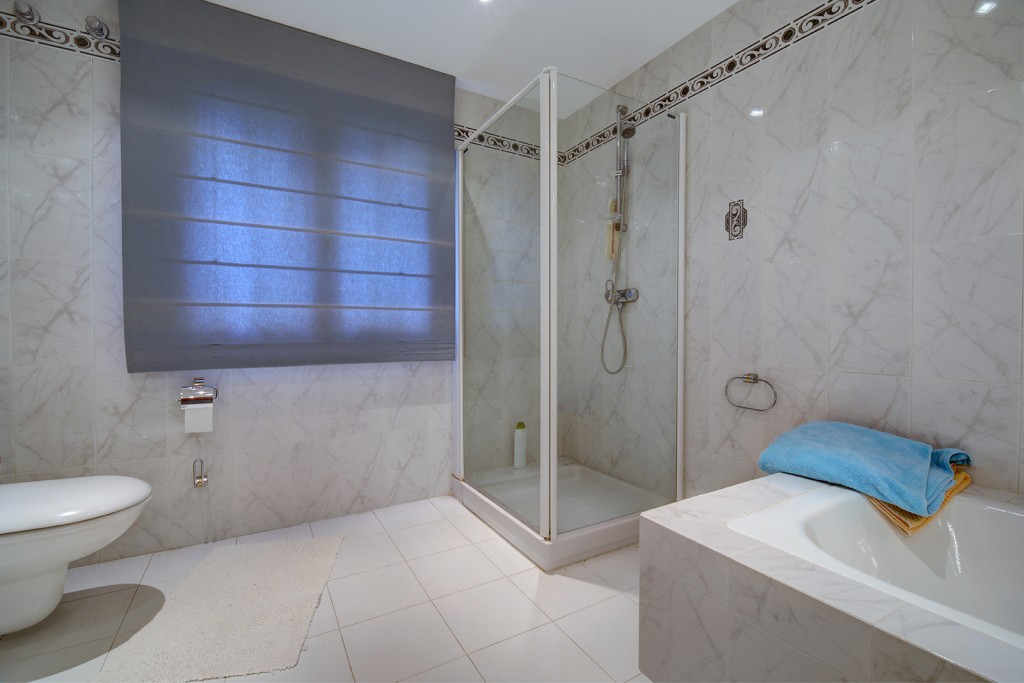 671008dfc9b6474208b2d36cfcf274b4 - 24