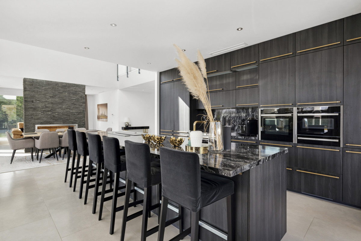 677c92d99cc341ce57b7a6eed78e7c18 - 10