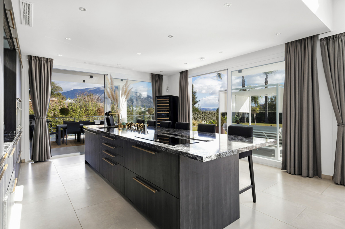 677c92d99cc341ce57b7a6eed78e7c18 - 12