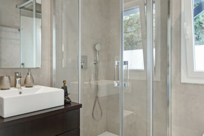 677c92d99cc341ce57b7a6eed78e7c18 - 18