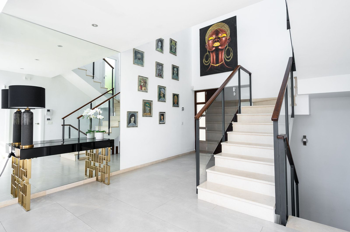 677c92d99cc341ce57b7a6eed78e7c18 - 19