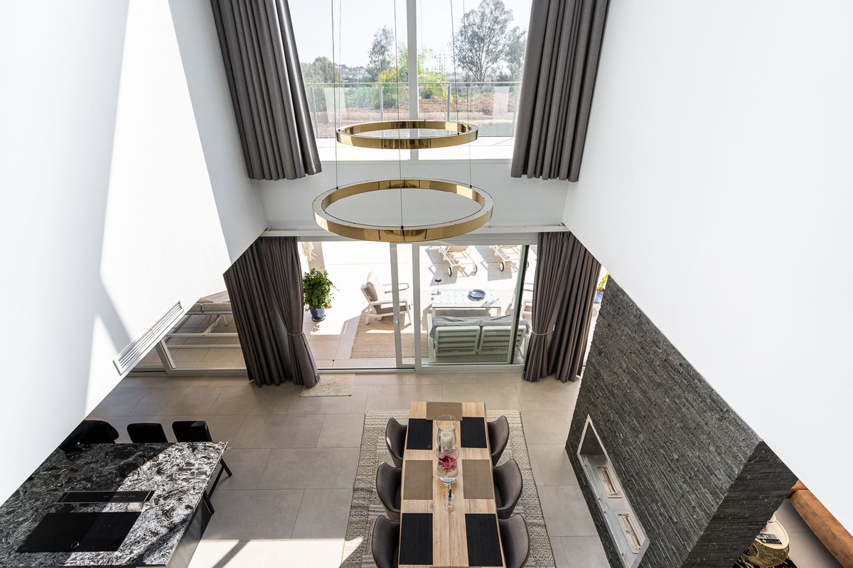 677c92d99cc341ce57b7a6eed78e7c18 - 21