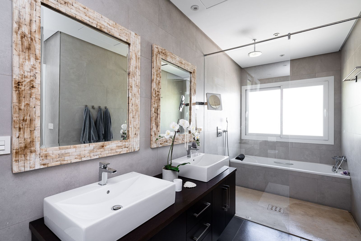 677c92d99cc341ce57b7a6eed78e7c18 - 26