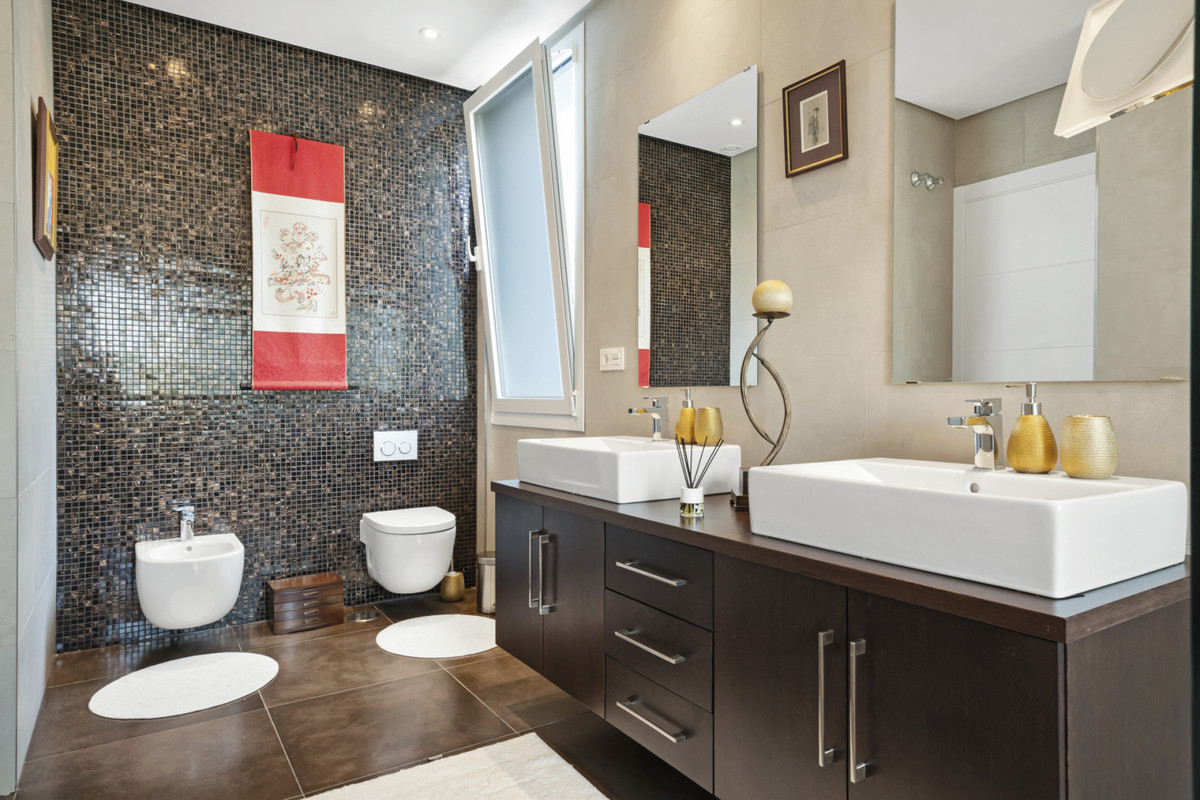 677c92d99cc341ce57b7a6eed78e7c18 - 30