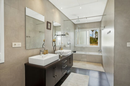 677c92d99cc341ce57b7a6eed78e7c18 - 31