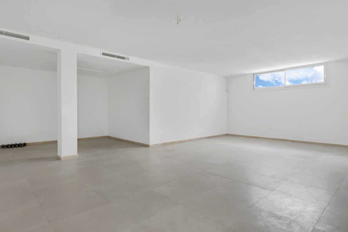 677c92d99cc341ce57b7a6eed78e7c18 - 32