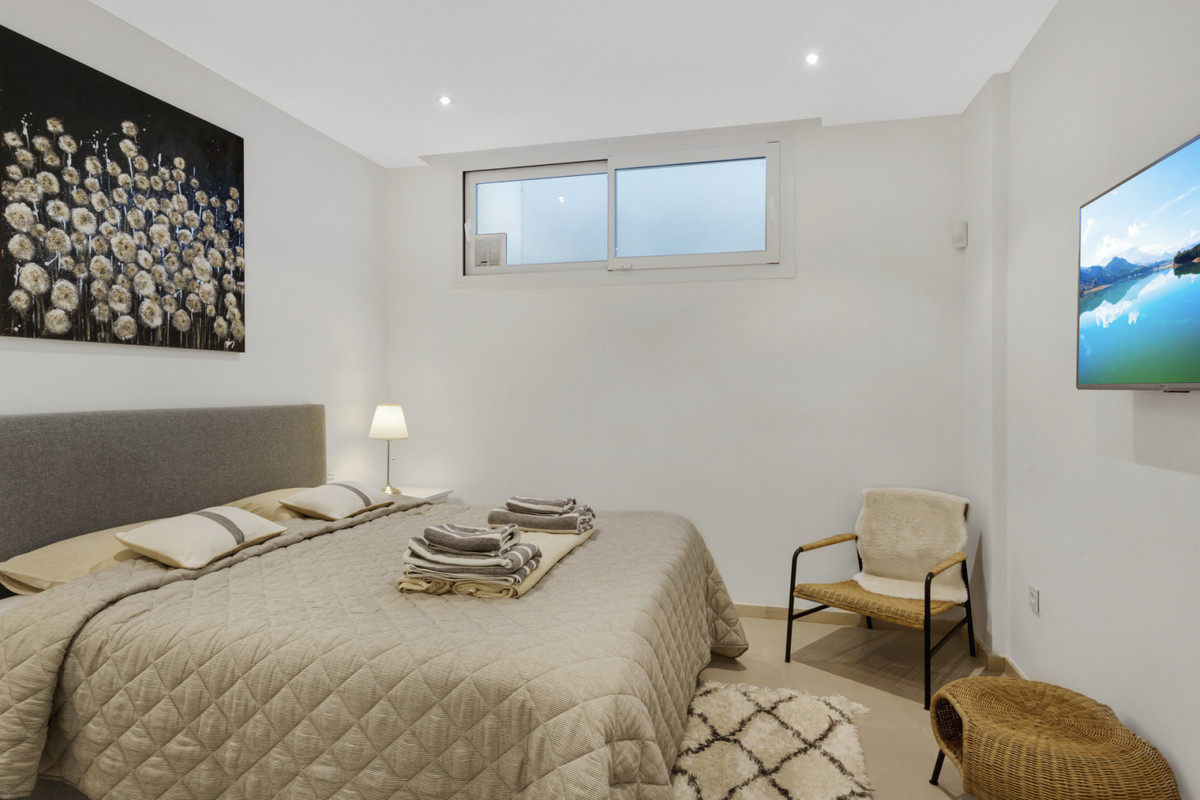 677c92d99cc341ce57b7a6eed78e7c18 - 33