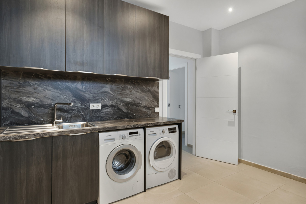 677c92d99cc341ce57b7a6eed78e7c18 - 34