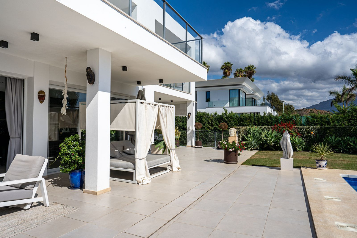 677c92d99cc341ce57b7a6eed78e7c18 - 37