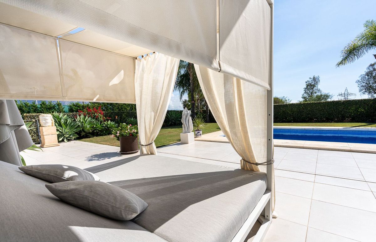 677c92d99cc341ce57b7a6eed78e7c18 - 40