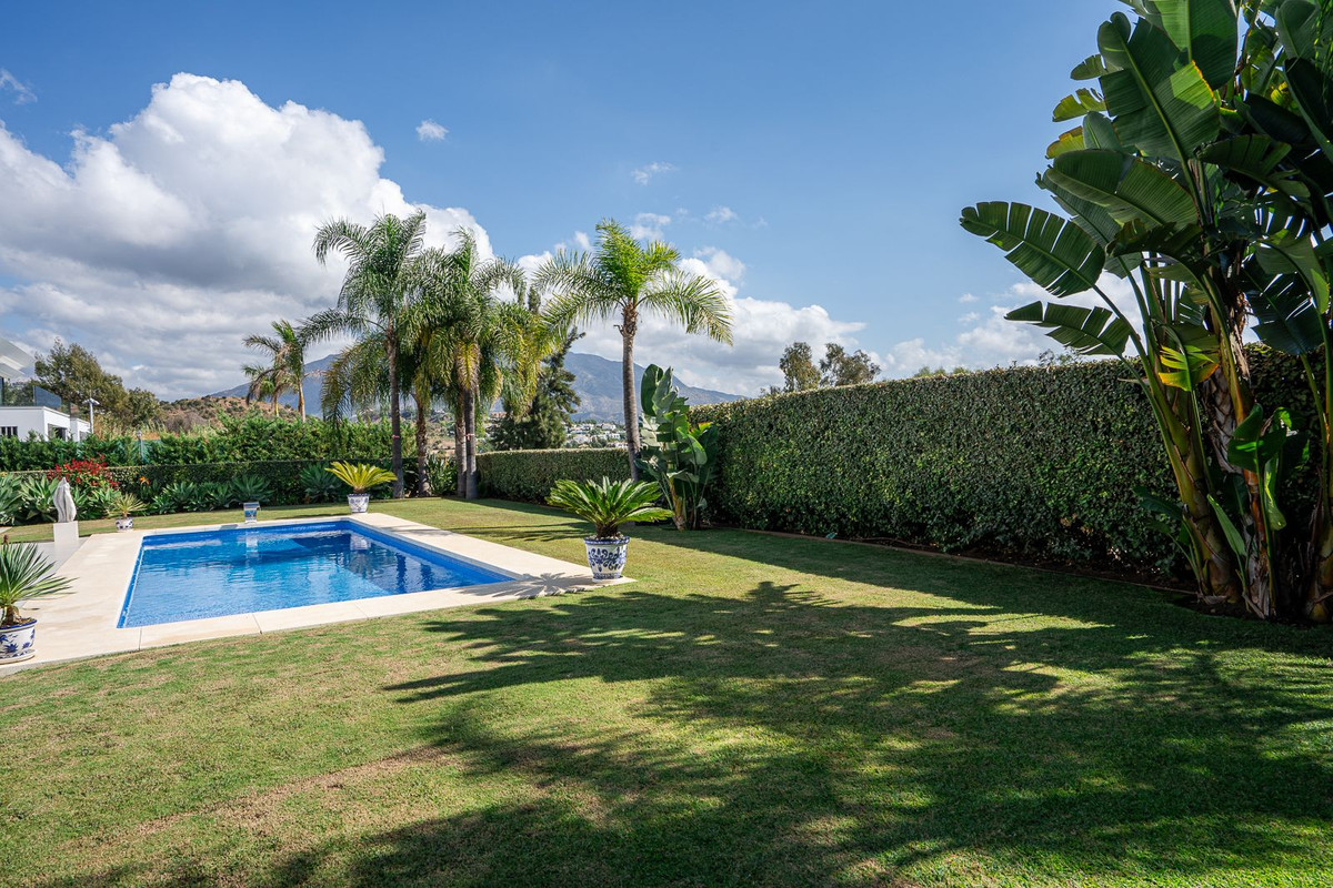 677c92d99cc341ce57b7a6eed78e7c18 - 52