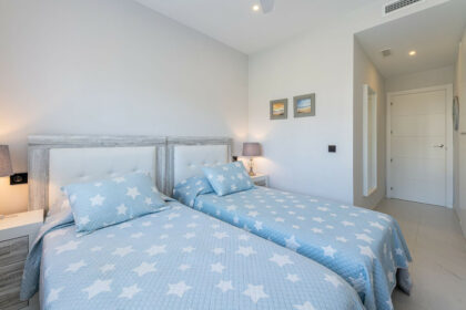 678b560fd64c5732b2f3c52fbbd0f1ba - 17