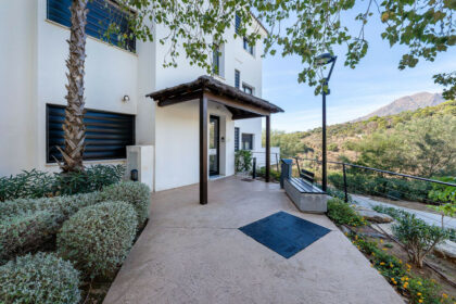 678b560fd64c5732b2f3c52fbbd0f1ba - 23