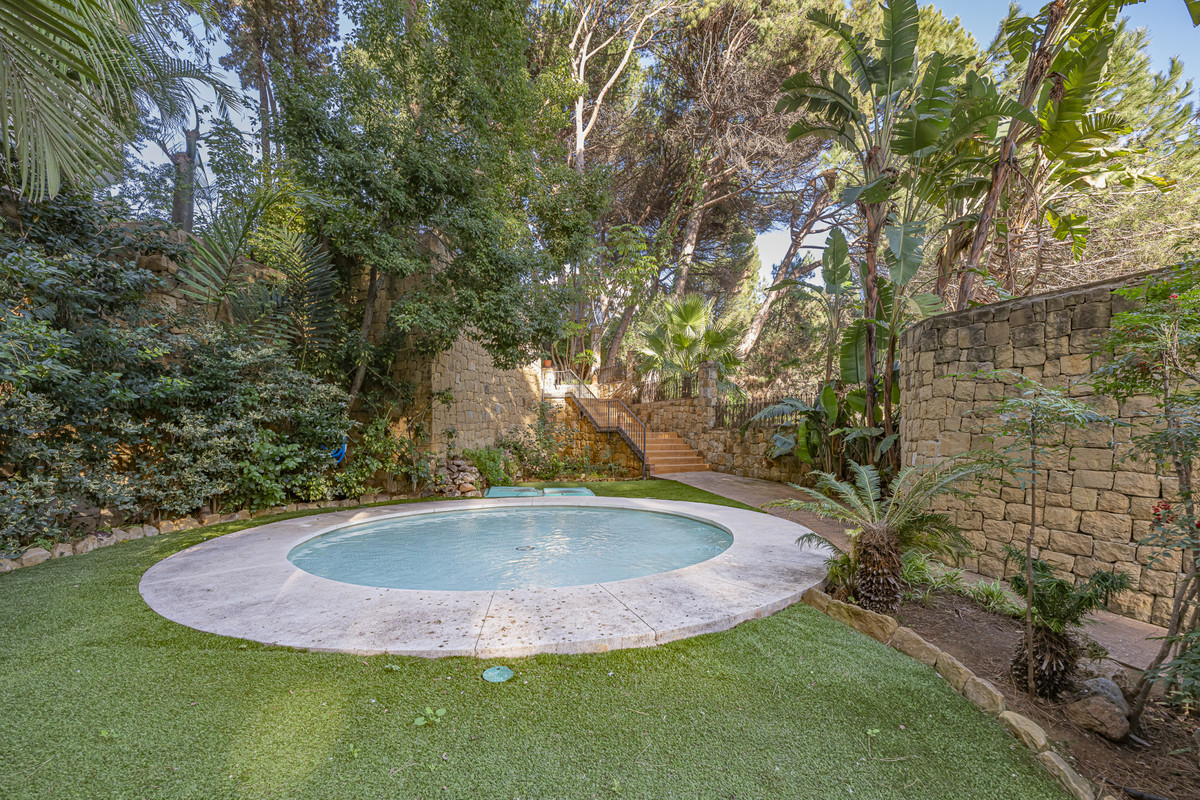 69012b9bb933813165720ad23cd859d9 - 30