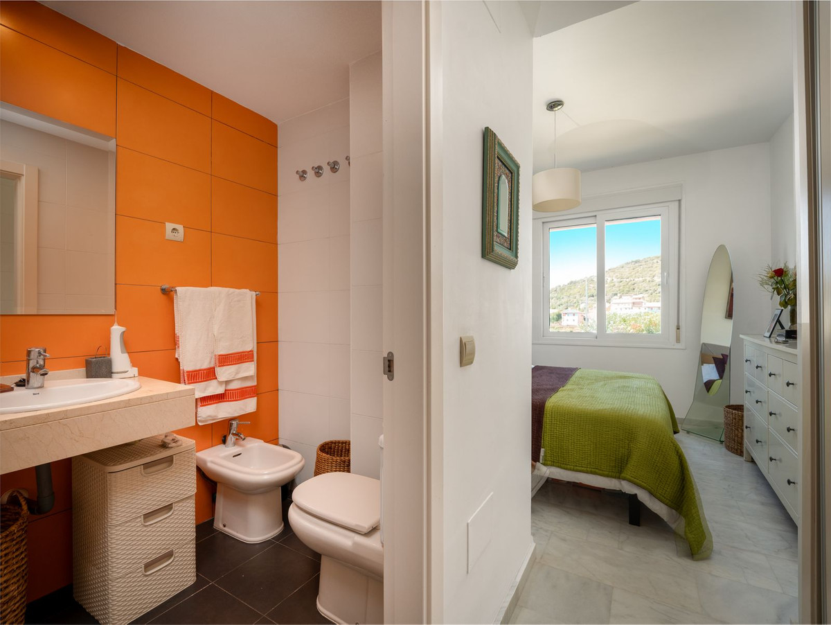 695ca61117f187425790d67d1f0c2196 - 18