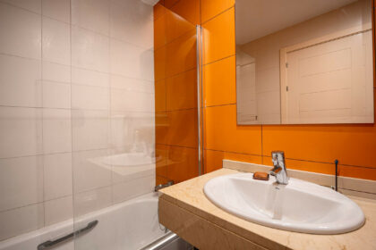 695ca61117f187425790d67d1f0c2196 - 19