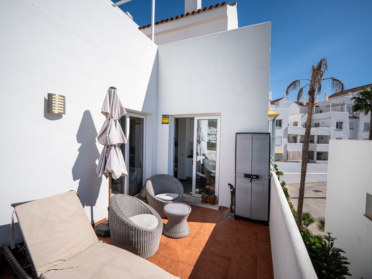 695ca61117f187425790d67d1f0c2196 - 24