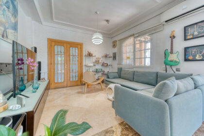 6b6e0be125974fb976c1249782db9f4b - 10