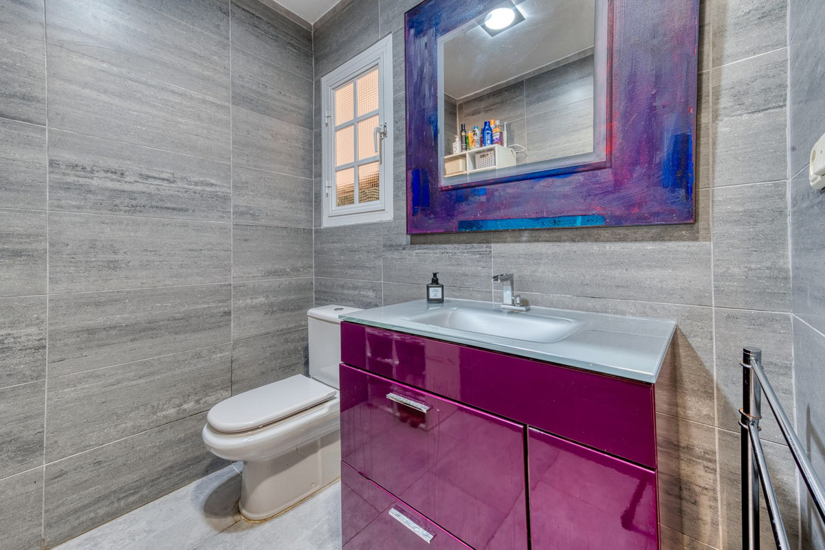 6b6e0be125974fb976c1249782db9f4b - 12