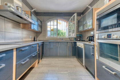 6b6e0be125974fb976c1249782db9f4b - 14