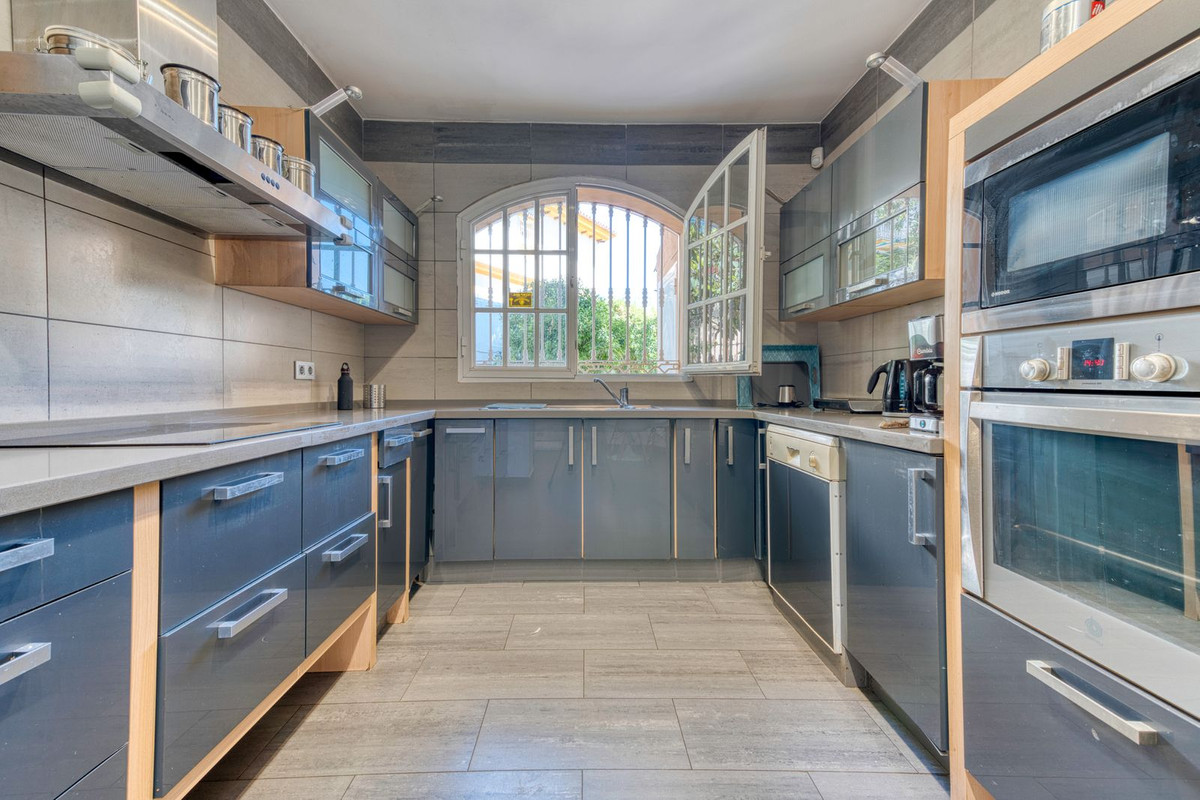 6b6e0be125974fb976c1249782db9f4b - 14