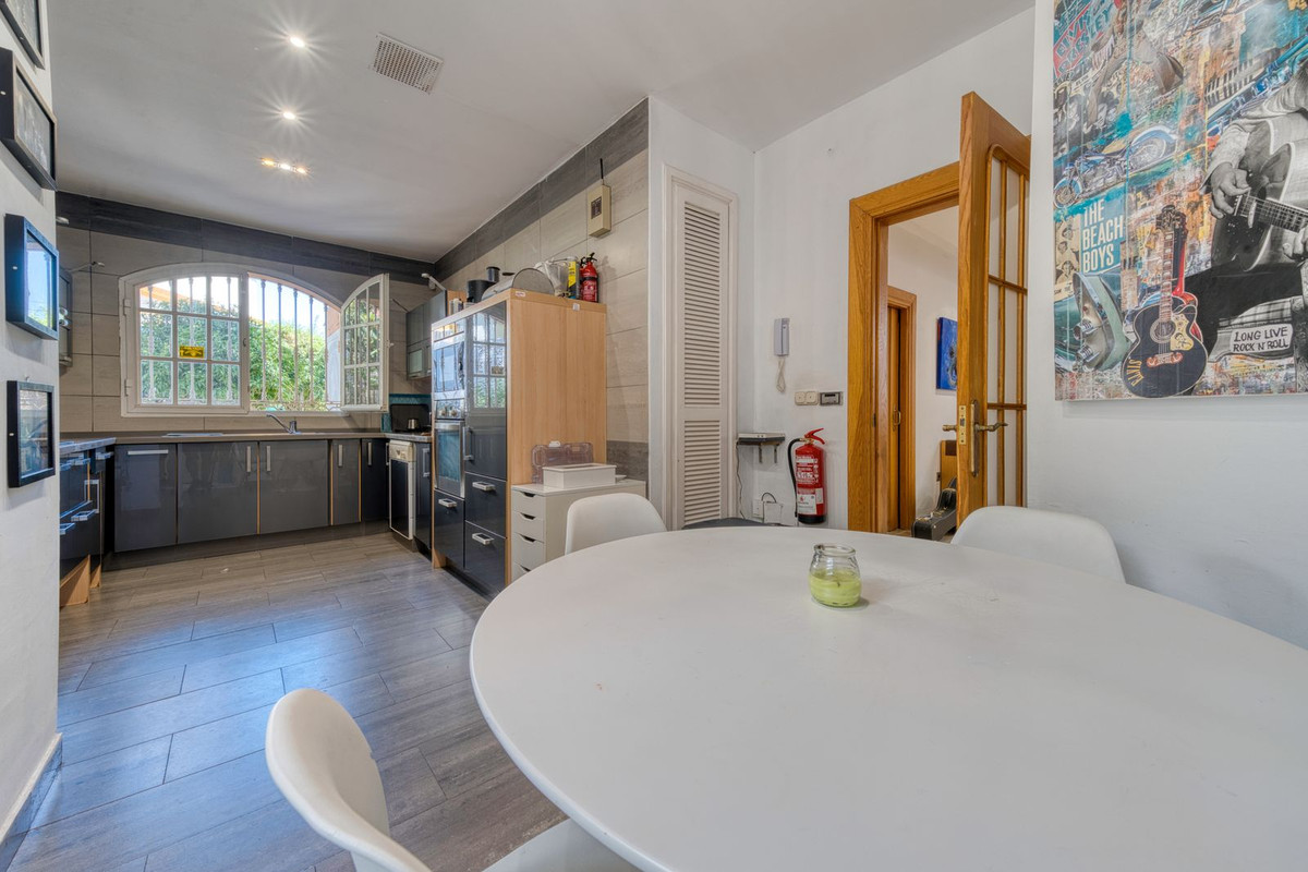 6b6e0be125974fb976c1249782db9f4b - 15