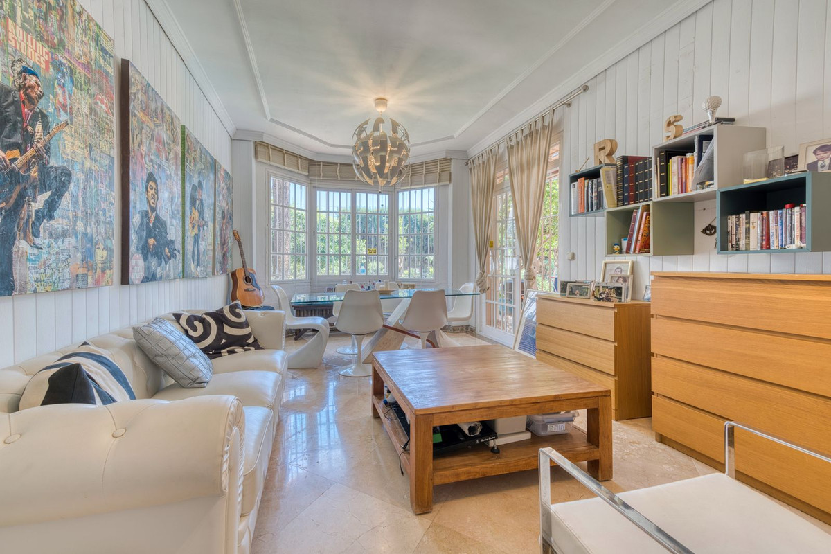 6b6e0be125974fb976c1249782db9f4b - 17