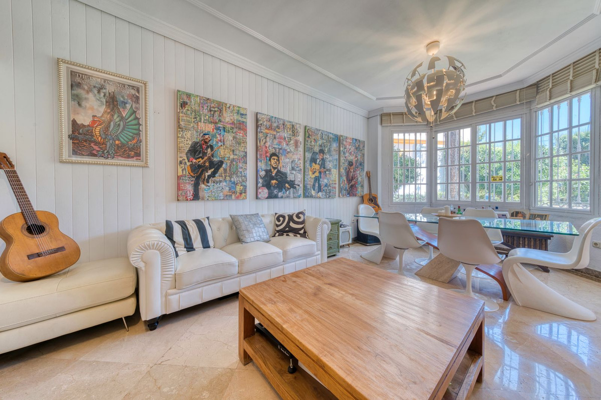 6b6e0be125974fb976c1249782db9f4b - 18