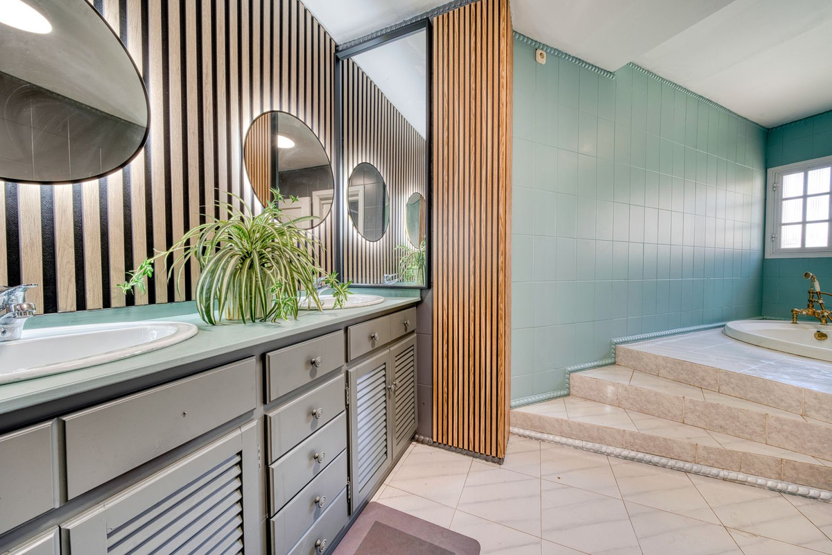 6b6e0be125974fb976c1249782db9f4b - 28