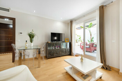 6b73287e4377ae8bd5bf26d6660f05d9 - 18