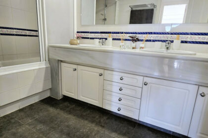 6b9bf44814a8a147c30a4a3971703c64 - 24