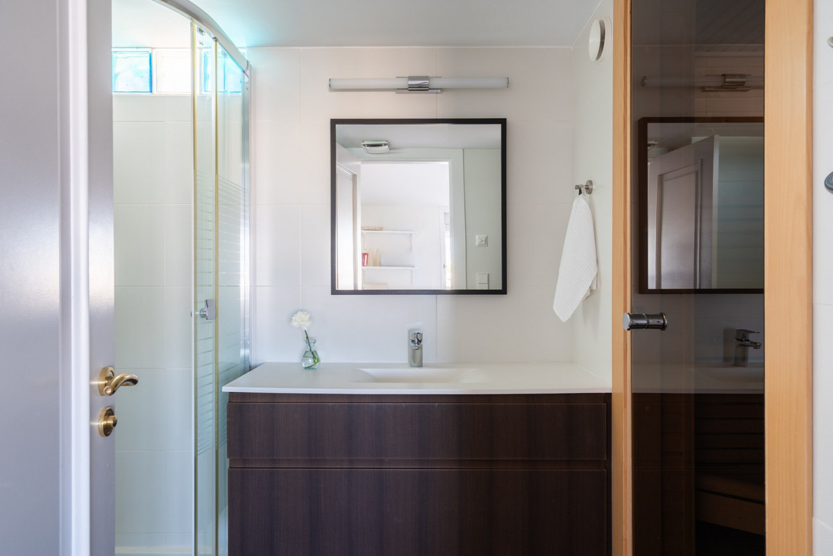 6bbb64157661228a7fa70243d6f5b121 - 24