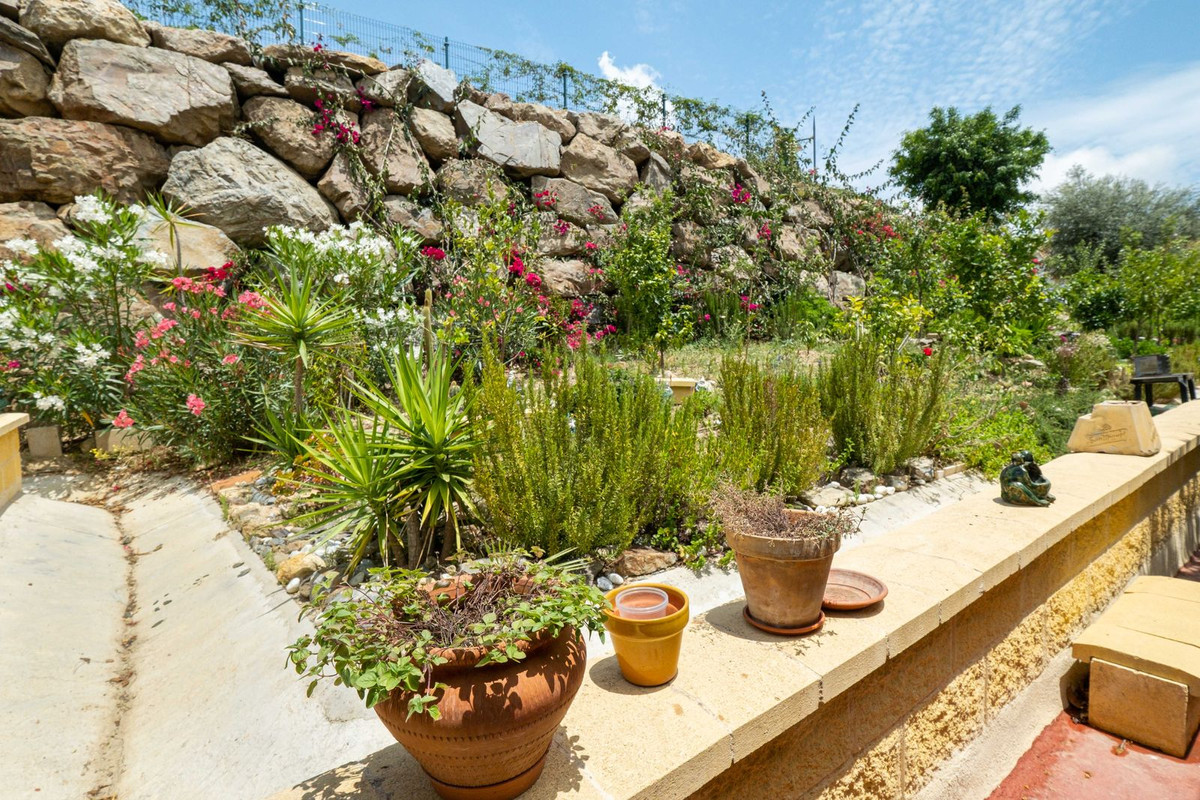 6bed75852b3f150191cfe67109fbf88a - 7