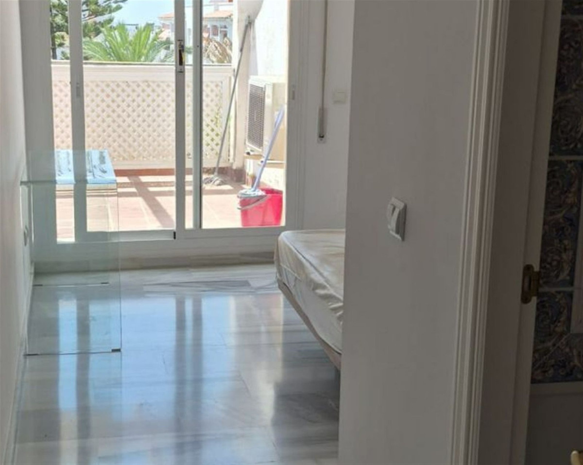 6c5bda68c2e5d7af6cc3e48572b527ac - 12