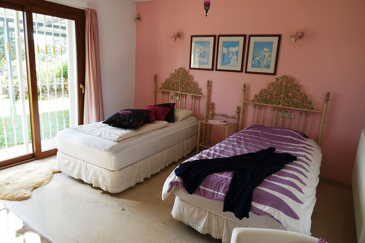 6d594dc8bba293acce9877f087318d87 - 23