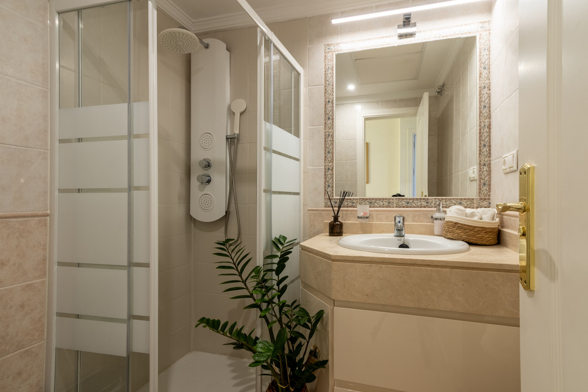 6ddae9a56bd08972ede1e0ba2775d6df - 20