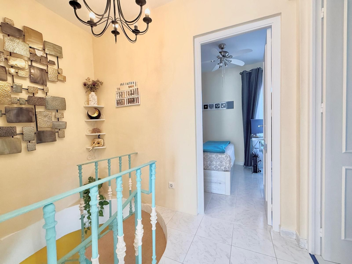 6f639d9f76000b91e4d1ecb437d18f3e - 22