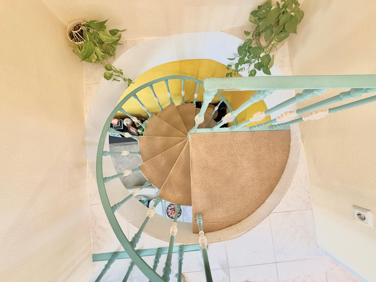 6f639d9f76000b91e4d1ecb437d18f3e - 29