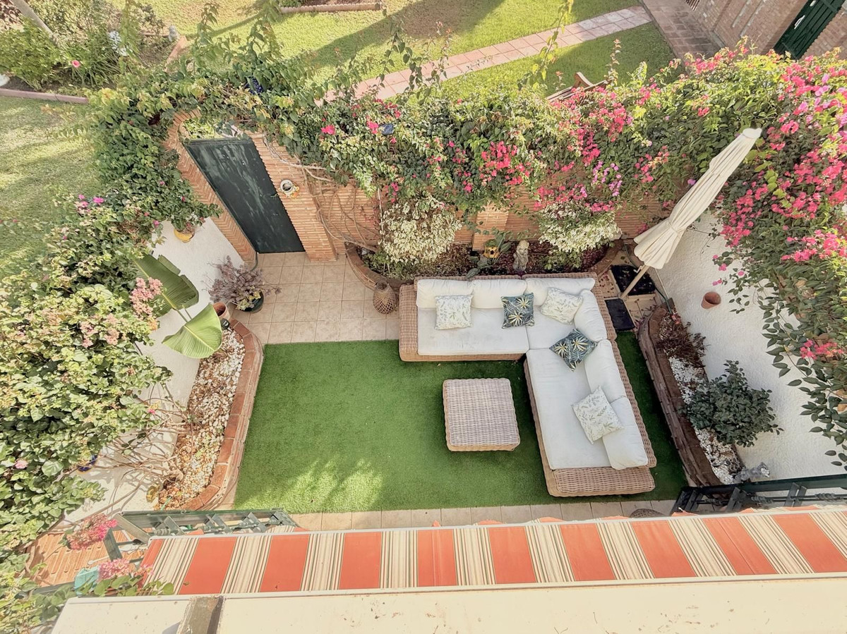 6f639d9f76000b91e4d1ecb437d18f3e - 30