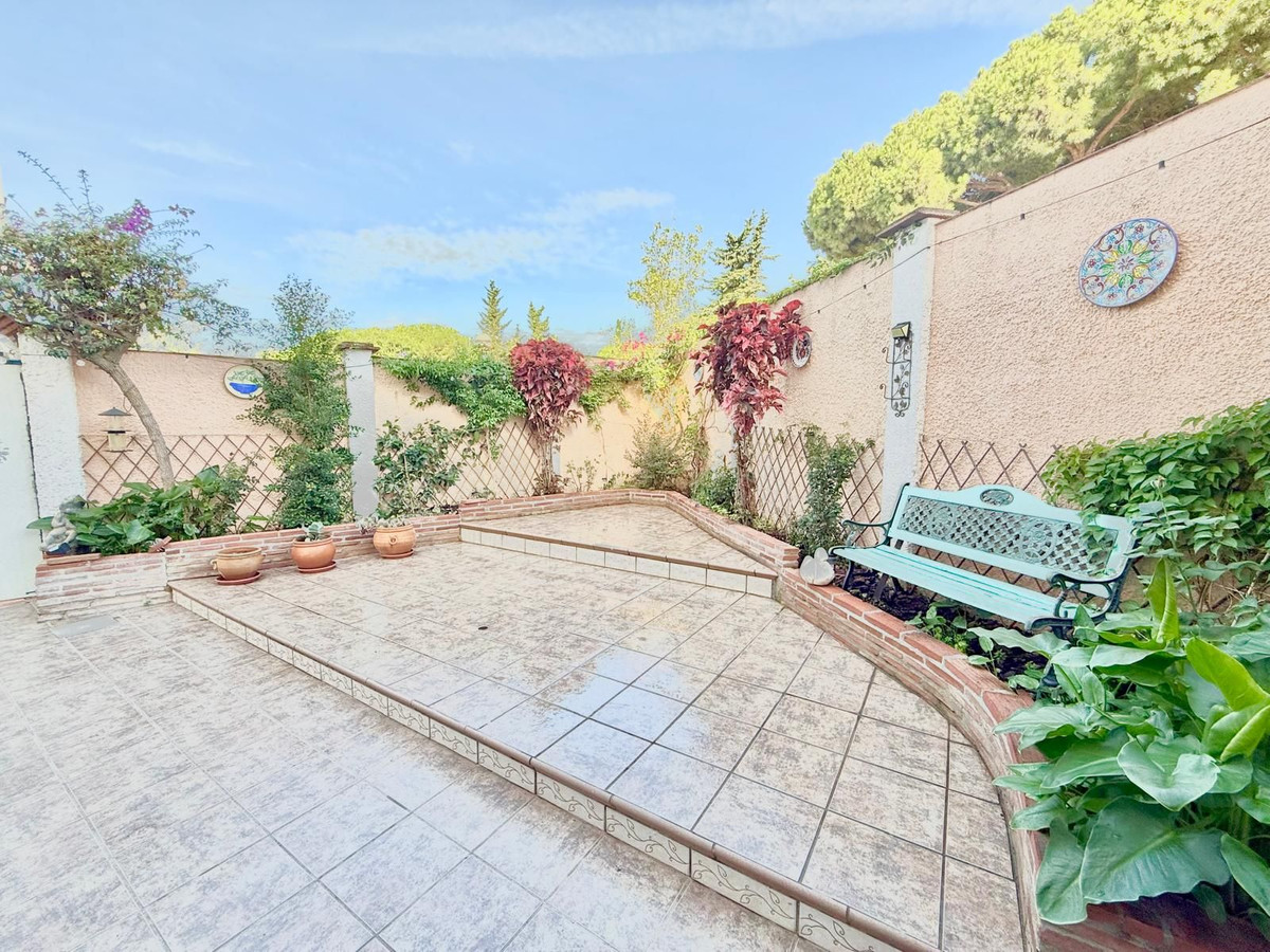 6f639d9f76000b91e4d1ecb437d18f3e - 35