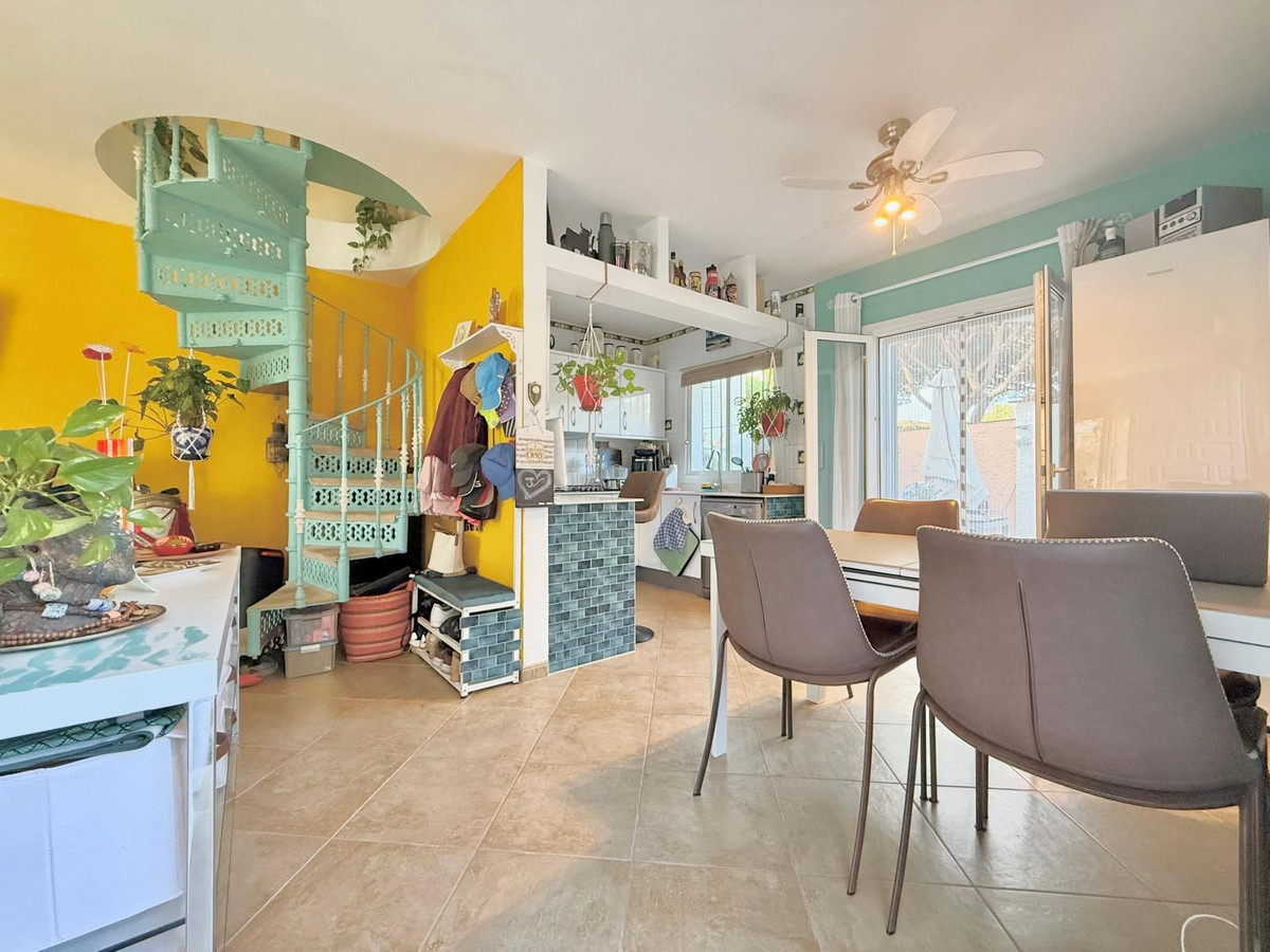 6f639d9f76000b91e4d1ecb437d18f3e - 8