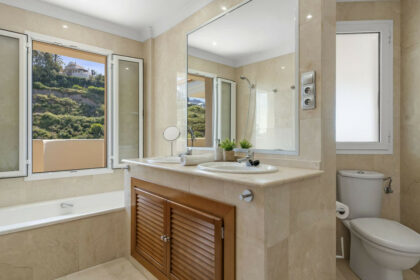 704b4835e83d75f823559be2bd4b6011 - 11