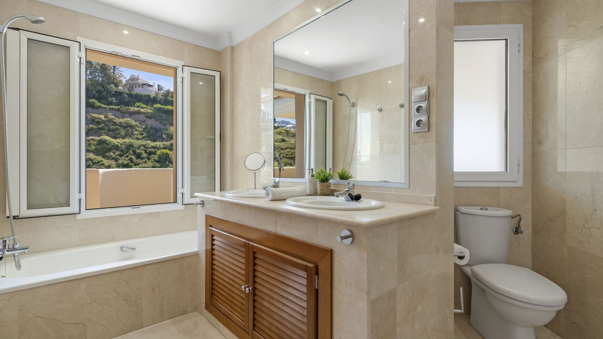 704b4835e83d75f823559be2bd4b6011 - 11