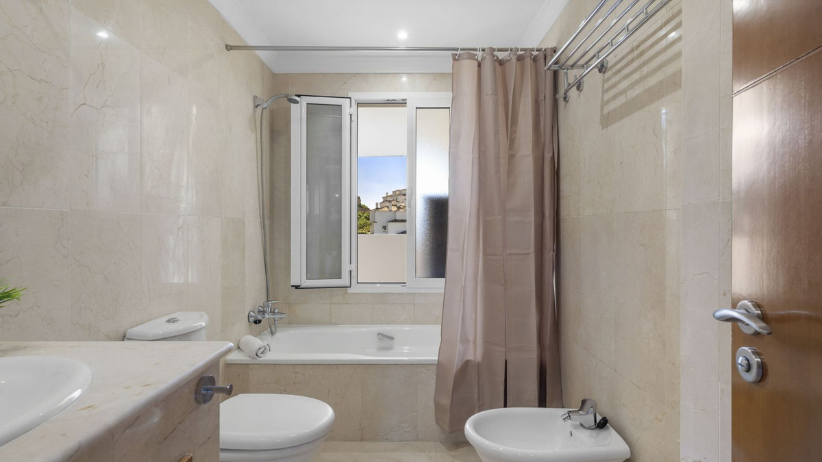 704b4835e83d75f823559be2bd4b6011 - 15