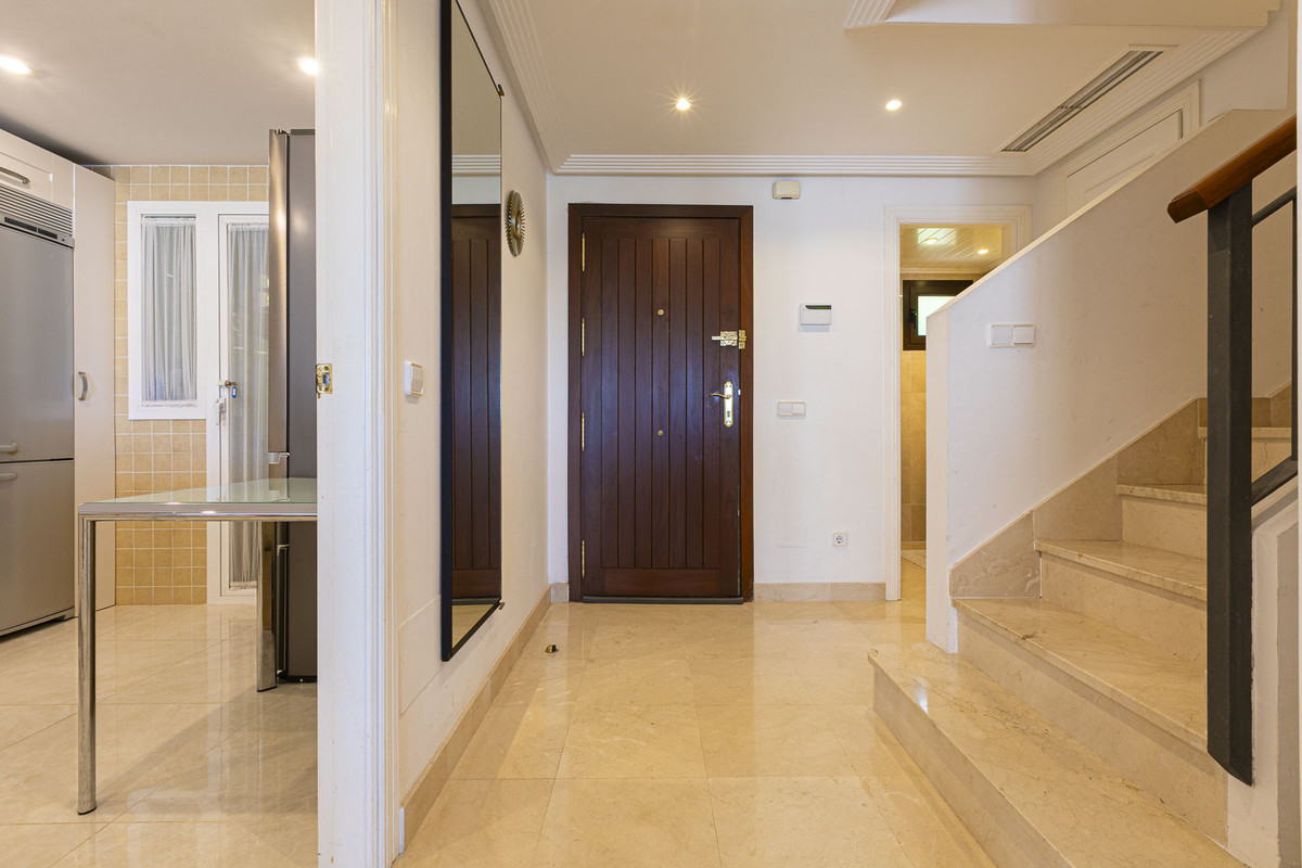 74377c94d9ec2b12616c8f2503eb7de0 - 19