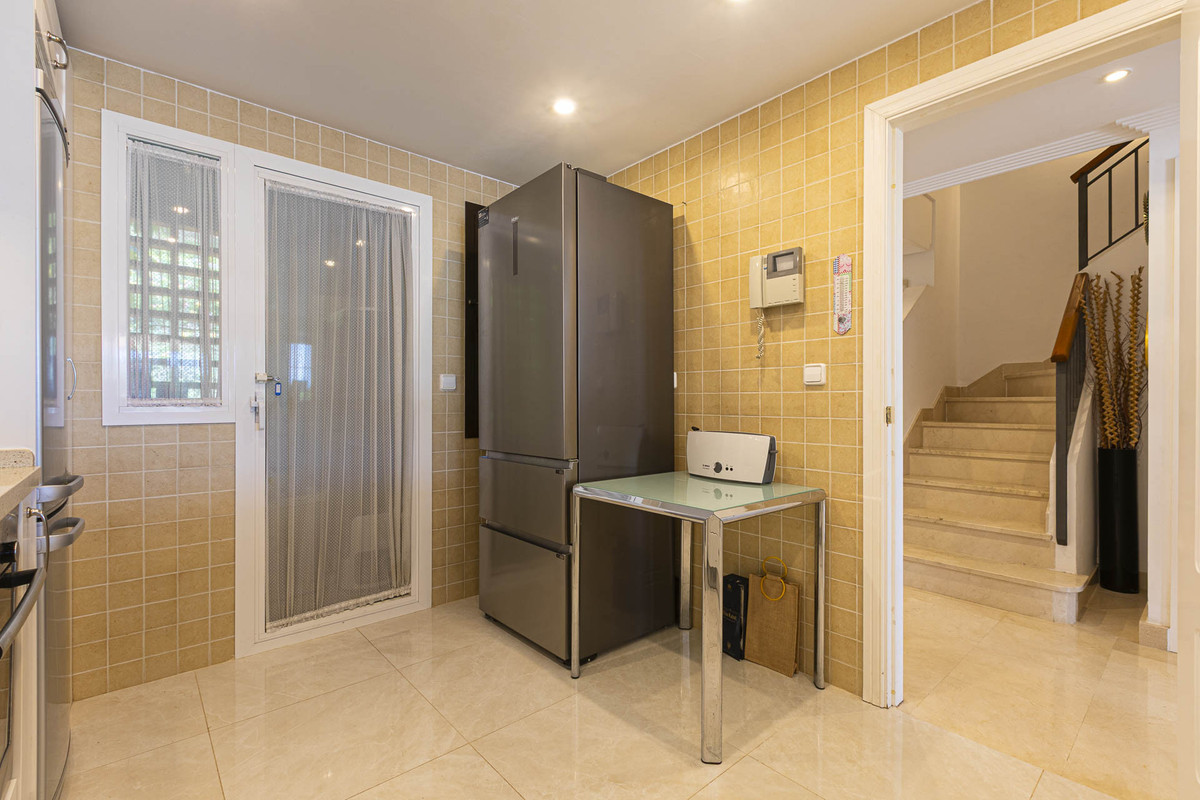 74377c94d9ec2b12616c8f2503eb7de0 - 22